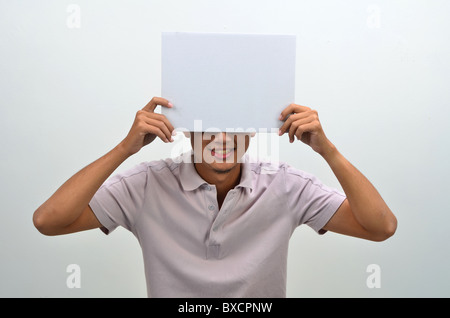 Concept photo of man holding blank carton covering face Banque D'Images