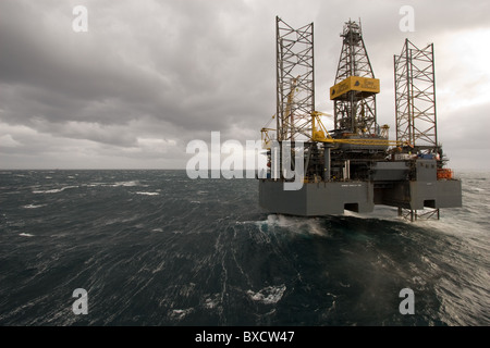 Le Rowan Gorilla VII jack-up rig de forage dans la mer du Nord britannique Banque D'Images