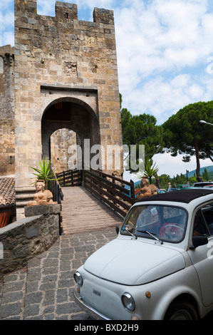 Château de Bolsena. Rocca Monaldeschi. Bolsena, Latium, Italie. Banque D'Images