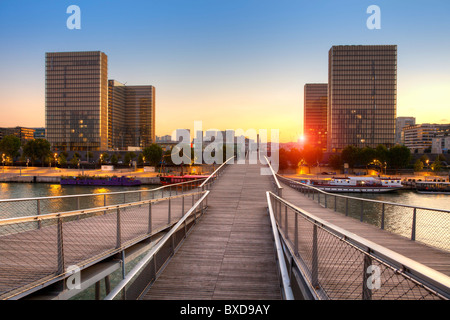 Paris, Bibliothèque nationale au coucher du soleil Banque D'Images