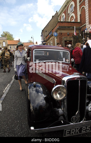 1940 Habillé FEMME NORTH YORKSHIRE PICKERING PICKERING PICKERING NORTH YORKSHIRE YORKSHIRE DU NORD 16 Octobre 2010 Banque D'Images