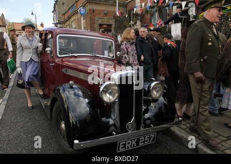 1940 Habillé FEMME NORTH YORKSHIRE PICKERING PICKERING PICKERING NORTH YORKSHIRE YORKSHIRE DU NORD 16 Octobre 2010 Banque D'Images