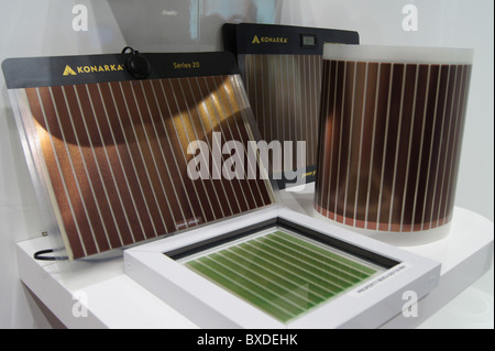 Organic thin film souple mini panneaux de cellules solaires photovoltaïques qui transforment l'énergie solaire pour electr illustré dans le cpnference PV solaire Banque D'Images