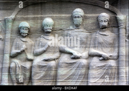 Détail de la soumission des Barbares (face ouest) Bas-relief sur socle en marbre de l'obélisque de Théodose, Istanbul, Turquie. Banque D'Images
