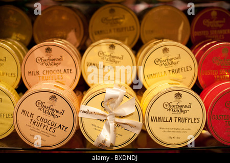 Charbonnel et Walker chocolats dans la Royal Arcade, Old Bond Street Store. Banque D'Images