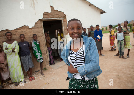 Les adolescentes assister à un programme après l'école dans la région de Dodoma, Tanzanie, Afrique de l'Est. Banque D'Images