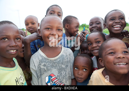 Les enfants à Dodoma, Tanzanie, Afrique de l'Est. Banque D'Images