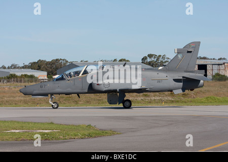 La South African Air Force Hawk 120 après l'atterrissage à Port Elizabeth Banque D'Images