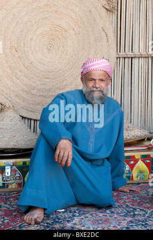 Un homme avec un chiffon traditionnel à Dubaï Banque D'Images