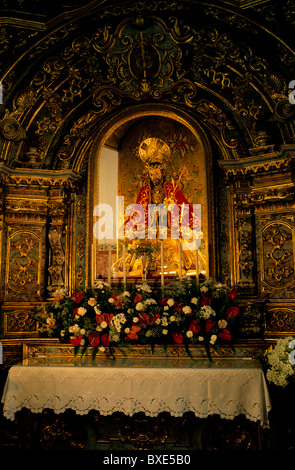 Doré l'intérieur de la chapelle de Nossa Senhora da Esperança à Ponta Delgada sur l'île de São Miguel aux Açores Banque D'Images