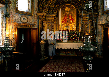 Doré l'intérieur de la chapelle de Nossa Senhora da Esperança à Ponta Delgada sur l'île de São Miguel aux Açores Banque D'Images