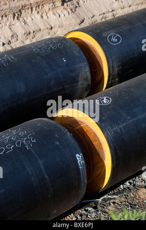 Joints dans un pipeline de chauffage souterrain , Finlande Banque D'Images