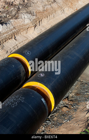 Joints dans un pipeline de chauffage souterrain , Finlande Banque D'Images