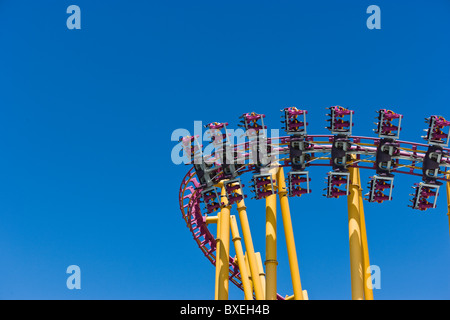X 4e dimension roller Coaster, Six Flags, Valencia, CA Banque D'Images