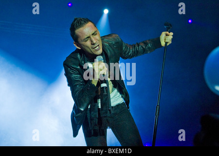 Francesco Silvestre alis Kekko, Modà en concert, Palasharp, Milan, Italie (du 18.12.2010) Banque D'Images