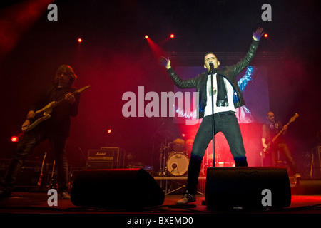 Francesco Silvestre alis Kekko, Modà en concert, Palasharp, Milan, Italie (du 18.12.2010) Banque D'Images