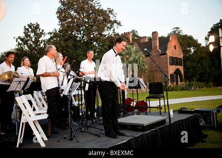 L'orchestre de chambre de Charleston effectue un concert en soirée à l'historique Middleton Place Plantation Charleston, SC. Banque D'Images