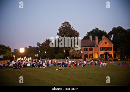 L'orchestre de chambre de Charleston effectue un concert en soirée à l'historique Middleton Place Plantation Charleston, SC. Banque D'Images