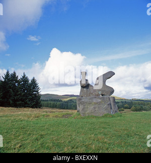 Deux pièces d'orientation Figure No1 sculpture de Henry Moore à Glenkiln Sculpture Park, Dumfries et Galloway, Écosse Banque D'Images