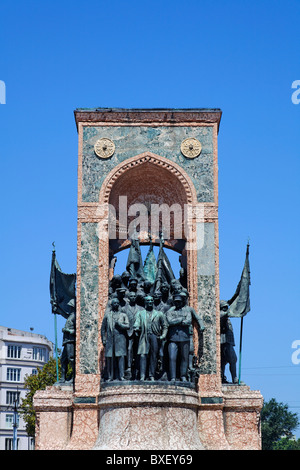 Turquie - Istanbul - Taksim Square - République dispose d''Ataturk et généraux Banque D'Images