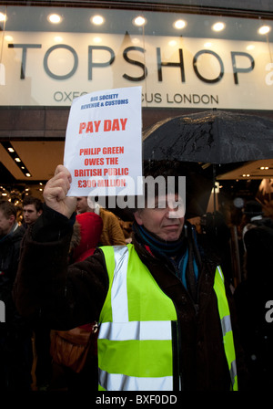 Protester contre les taxes impayées à Topshop à Oxford Circus, Londres Banque D'Images