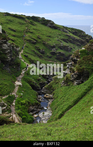 Rocky Valley, près de Tintagel, en Cornouailles, Angleterre Banque D'Images