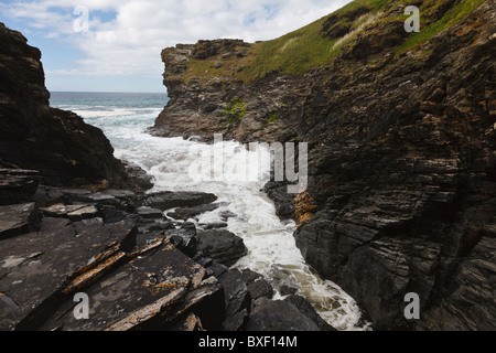 Rocky Valley, près de Tintagel, en Cornouailles, Angleterre Banque D'Images