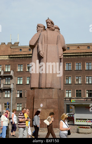 Le monument a été érigé en 1970 pour honorer les bataillons de tirailleurs lettons qui ont été formés au cours de la Première Guerre mondiale, Riga, Lettonie Banque D'Images