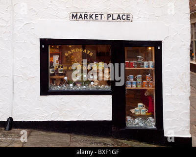 Un petit café-restaurant dans le marché Whitby North Yorkshire Banque D'Images