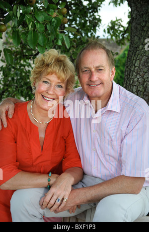 L'ancien député Neil Hamilton à la maison avec sa femme Christine à Hullavington, Wiltshire Juillet 2008 Banque D'Images