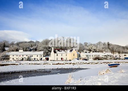 Scène de neige sur la côte dans une configuration d'hiver de décembre 2010. Quai rouge Bay (Traeth Coch), Isle of Anglesey (Ynys Mon), au nord du Pays de Galles, Royaume-Uni, Angleterre Banque D'Images