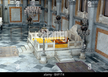 Vue sur Khilwat, ou grand Durbar Hall à piliers de marbre pur a une plate-forme sur laquelle le Takht-e-Nishan ou le siège royal a été mis Banque D'Images