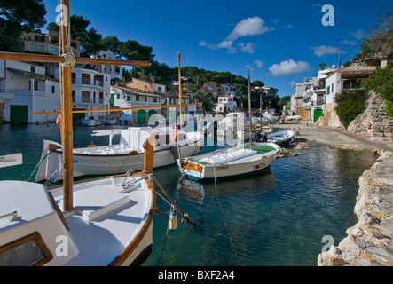 Cala Figuera Majorque port avec bateaux de pêche Maisons et villas, Majorque Îles Baléares Espagne Banque D'Images