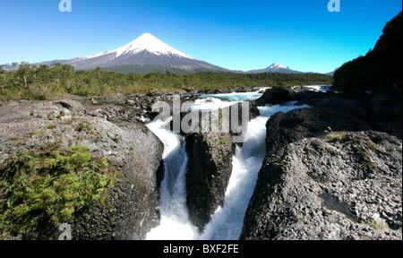 Montagnes près de Peulla et le lac Todos Los Santos, Chili, Amérique du Sud Banque D'Images