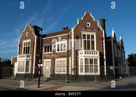 Qui sera bientôt réaménagée vieux bâtiment pub Ipswich UK Banque D'Images