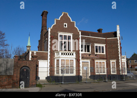 Qui sera bientôt réaménagée vieux bâtiment pub Ipswich UK Banque D'Images