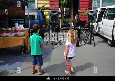 Musiciens à Lyttelton Lyttelton, Farmers Market, Lyttelton Harbour, la péninsule de Banks, Canterbury, île du Sud, Nouvelle-Zélande Banque D'Images