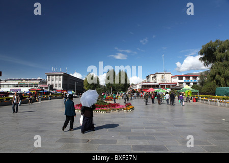 Vue sur quartier du Barkhor à Lhassa, Tibet (Région autonome du Tibet), en Chine. Banque D'Images