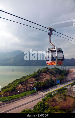 Ngong Ping 360, qui se compose d'un câble voiture et un village à thème, est l'une des attractions à voir à Hong Kong Banque D'Images