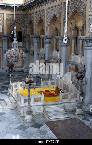 Vue sur Khilwat, ou grand Durbar Hall à piliers de marbre pur a une plate-forme sur laquelle le Takht-e-Nishan ou le siège royal a été mis Banque D'Images