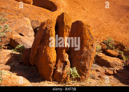 Un orange Red Rocks à Uluru (Ayers Rock), le Parc National d'Uluru-Kata Tjuta, Territoire du Nord, Yulara Banque D'Images