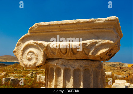 Chapiteau de colonne ionique od Delos, Îles Cyclades grecques Banque D'Images