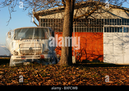 Tir l'abandon dans la campagne italienne. Piscina, Piémont. Banque D'Images