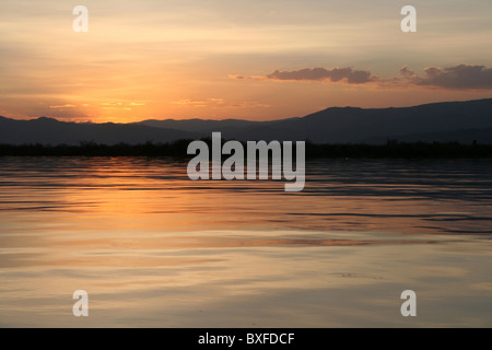 Coucher de soleil sur le Lac Chamo, Ethiopie Banque D'Images