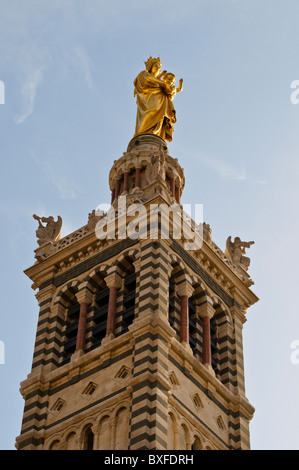 Eglise Notre Dame de la garde d'or autour de la Vierge, Marseille, France Banque D'Images