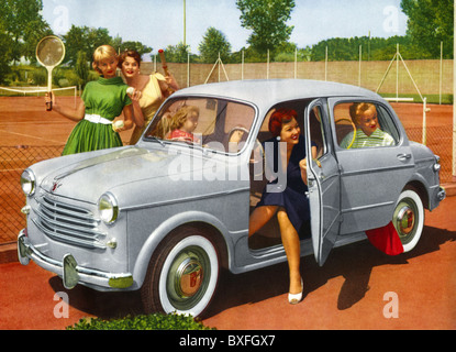 Transport / transport, voitures, variantes de véhicule, Fiat, femmes conduisant avec Neckar par NSU Fiat sur court de tennis, publicité, Allemagne, vers 1955, droits additionnels-Clearences-non disponible Banque D'Images