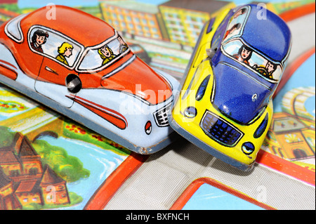 Jouets,voitures jouets,accident de voiture,Allemagne,années 1950,50s,20e siècle,historique,historique,accident de voiture,accident de voiture,accidents de voiture,accidents de véhicule à moteur,accident de véhicule à moteur résultant en la mort,accident de route,accident de route,accidents de route,accidents de la circulation,accident de route,cause d'accident de route entraînant la mort,collision,collision,symbolique,assurance symbolique,assurance automobile,assurance véhicule,assurance véhicule,assurance véhicule,assurance véhicule non complète,assurance véhicule,assurance véhicule,assurance véhicule,assurance véhicule,image-véhicule,image,image-droit,assurance-véhicule,image,image,image,image,image,image-véhicule,image,image,image, Banque D'Images
