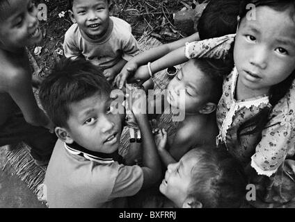 Forum des enfants à partir de photographies de jeunes réfugiés Bhoutanais livng dans des camps au Népal Banque D'Images