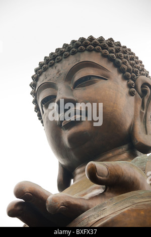 Tian Tan Buddha sur l'île de Lantau, Hong Kong Banque D'Images