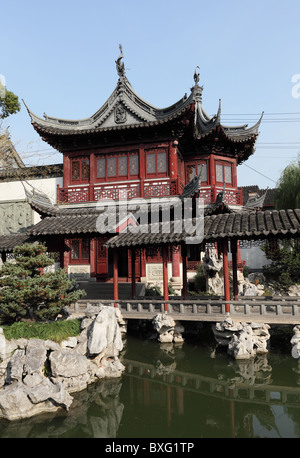 Bâtiment traditionnel chinois dans le Jardin Yuyuan de Shanghai, Chine Banque D'Images